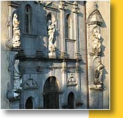 Chapelle Notre Dame de B&eacute;tharram - Fa&ccedil;ade : Les statues
