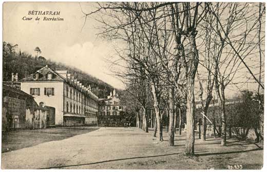Lestelle Betharram - Cartes postales anciennes - Les &eacute;coles - La cour de r&eacute;cr&eacute;ation