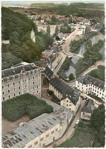 Lestelle Betharram - Cartes postales anciennes - Vue a&eacute;riennes - Le coll&egrave;ge, entr&eacute;e du village