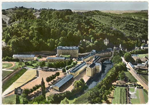 Lestelle Betharram - Cartes postales anciennes - Vue a&eacute;riennes - Le coll&egrave;ge, au fond le sanctuaire