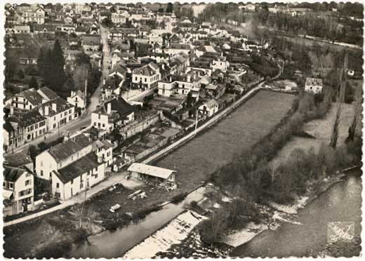 Lestelle Betharram - Cartes postales anciennes - Vue a&eacute;riennes - Vue g&eacute;n&eacute;rale et le Gave
