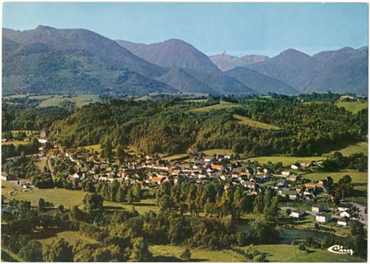 Lestelle Betharram - Cartes postales anciennes - Vue a&eacute;riennes  - Vue g&eacute;n&eacute;rale a&eacute;rienne avec vue sur les Pyr&eacute;n&eacute;es