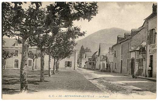 Lestelle Betharram - Cartes postales anciennes - Le village - La place